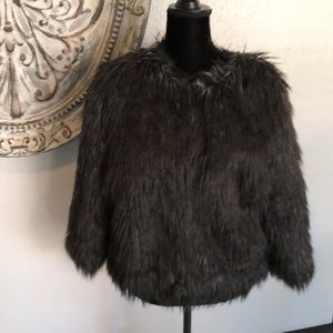 Faux fur cropped jacket with 3/4 sleeves
